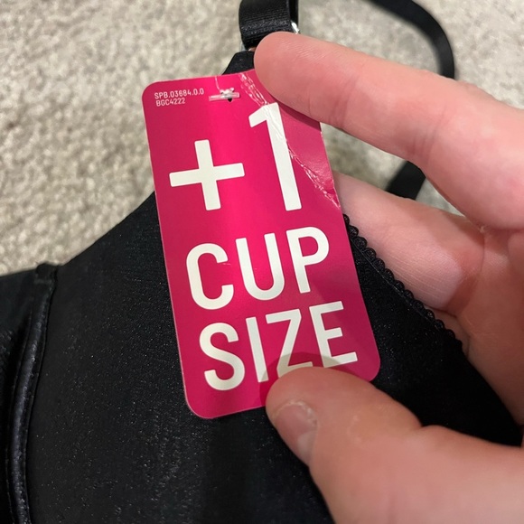 Vanity Fair Extreme Ego Boost Convertible Push-Up Bra - Picture 4 of 10